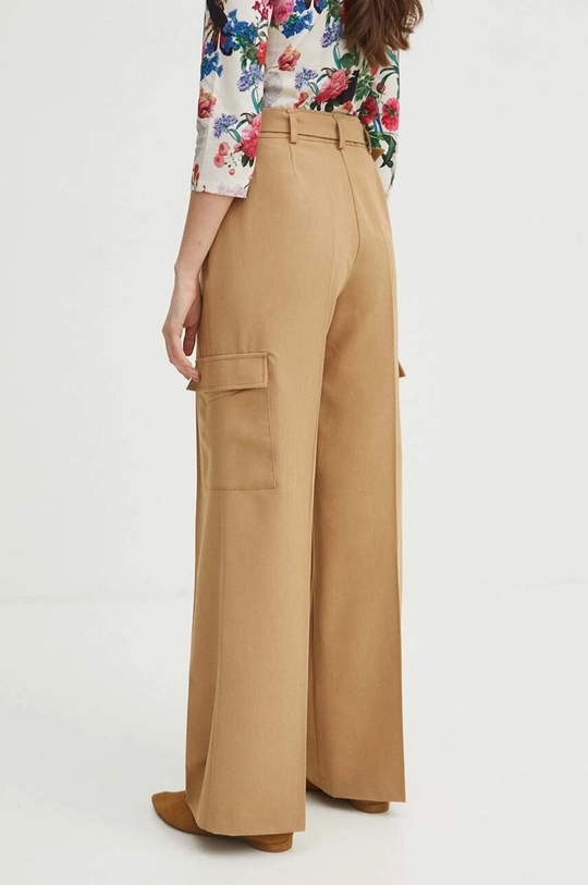 Nohavice dámske wide leg béžová farba <p>Hlavný materiál: 74 % Polyester, 21 % Viskóza, 5 % Elastan Podšívka: 100 % Polyester</p>