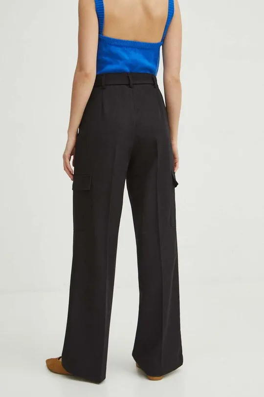 Kalhoty dámské wide leg černá barva <p>Hlavní materiál: 74 % Polyester, 21 % Viskóza, 5 % Elastan Podšívka: 100 % Polyester</p>