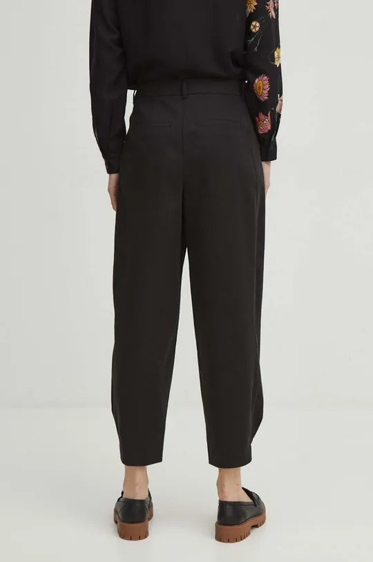 Kalhoty dámské jednobarevné černá barva <p>Hlavní materiál: 61 % Bavlna, 36 % Polyester, 3 % Elastan Doplňkový materiál: 100 % Polyester</p>