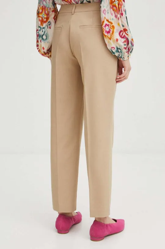 Kalhoty dámské regular jednobarevné béžová barva <p>Hlavní materiál: 78 % Polyester, 18 % Viskóza, 4 % Elastan Podšívka: 100 % Polyester</p>