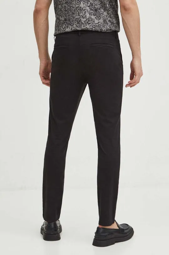 Kalhoty pánské černá barva Hlavní materiál: 98 % Bavlna, 2 % Elastan Podšívka: 100 % Bavlna Doplňkový materiál: 100 % Bavlna