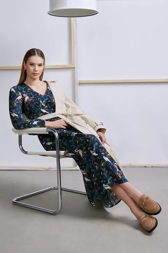 tyrkysová Šaty dámska midi z kolekcie Graphics Series tyrkysová farba Dámsky