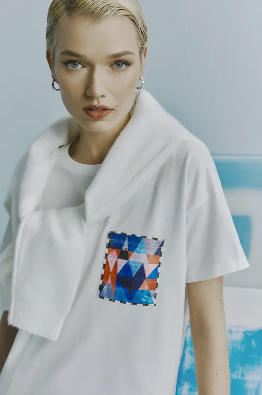 beżowy T-shirt bawełniany damski z domieszką elastanu z kolekcji Jerzy Nowosielski x Medicine kolor beżowy Damski