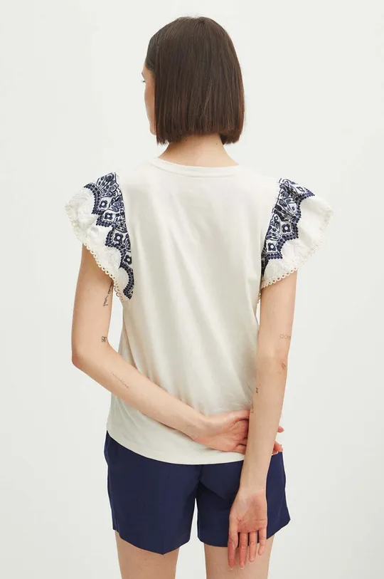 T-shirt bawełniany damski z domieszką elastanu z ozdobnym haftem kolor beżowy Materiał główny: 95 % Bawełna, 5 % Elastan, Materiał dodatkowy: 100 % Bawełna