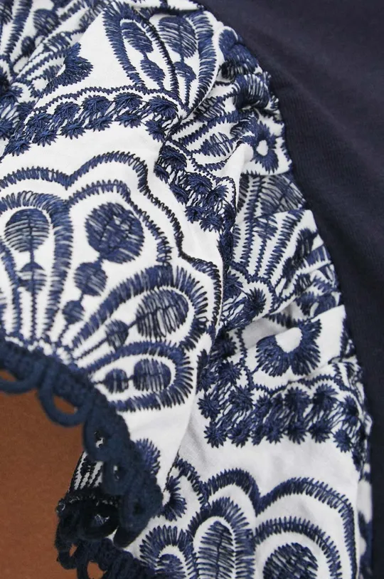 T-shirt bawełniany damski z domieszką elastanu z ozdobnym haftem kolor granatowy Damski