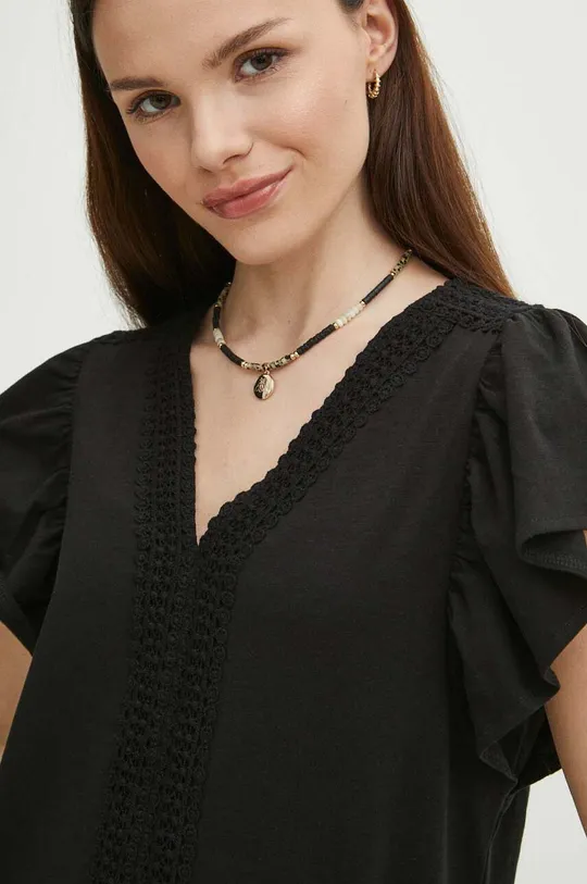 czarny T-shirt bawełniany damski z ozdobną aplikacją kolor czarny