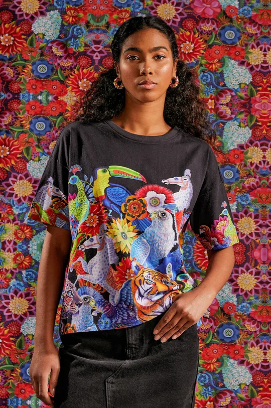 czarny T-shirt bawełniany damski wzorzysty z kolekcji Jane Tattersfield x Medicine kolor czarny Damski