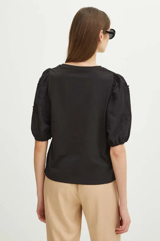 T-shirt bawełniany damski z domieszką elastanu z aplikacją kolor czarny Materiał główny: 95 % Bawełna, 5 % Elastan, Materiał dodatkowy: 100 % Bawełna