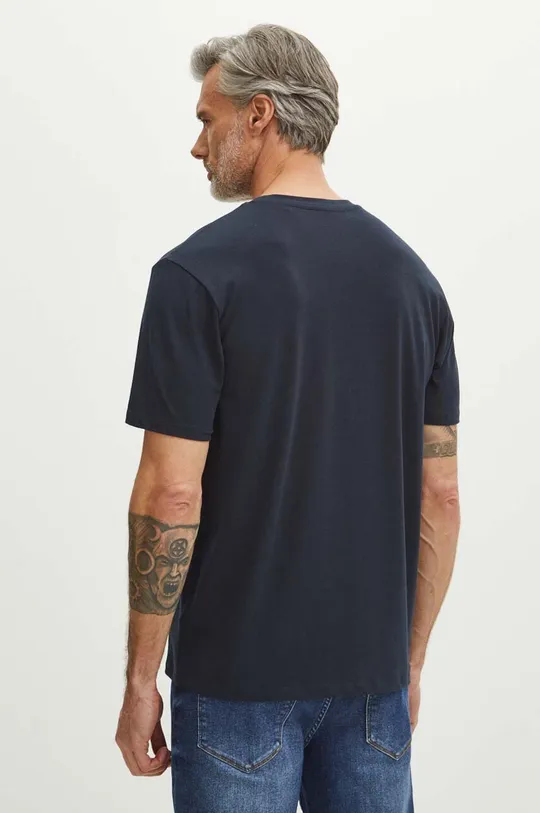 námořnická modř Bavlněné tričko pánské s příměsí elastanu z kolekce Jane Tattersfield x Medicine tmavomodrá barva