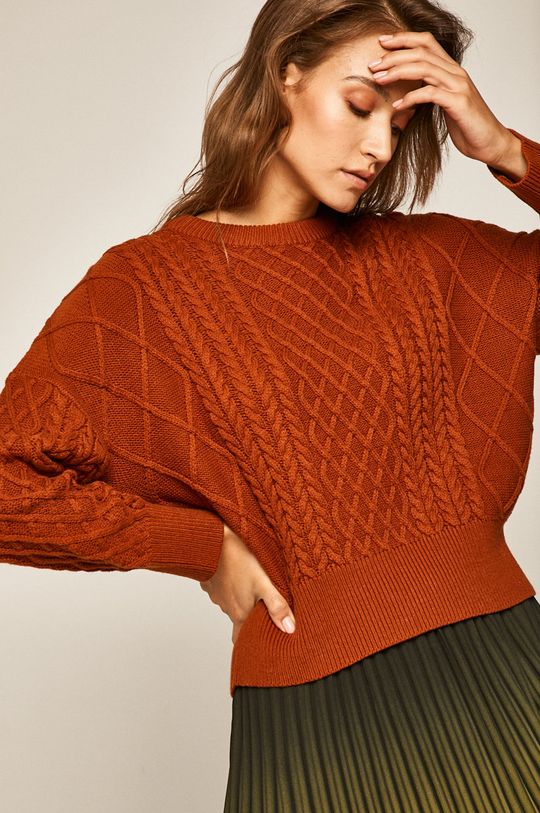 Sweter damski z warkoczowym splotem brązowy  40 % Akryl, 60 % Bawełna