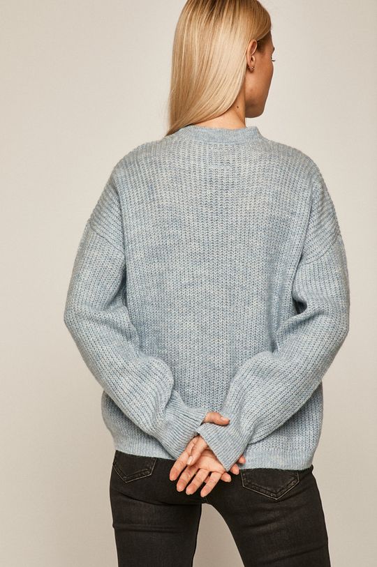 blady niebieski Sweter damski z aplikacją niebieski
