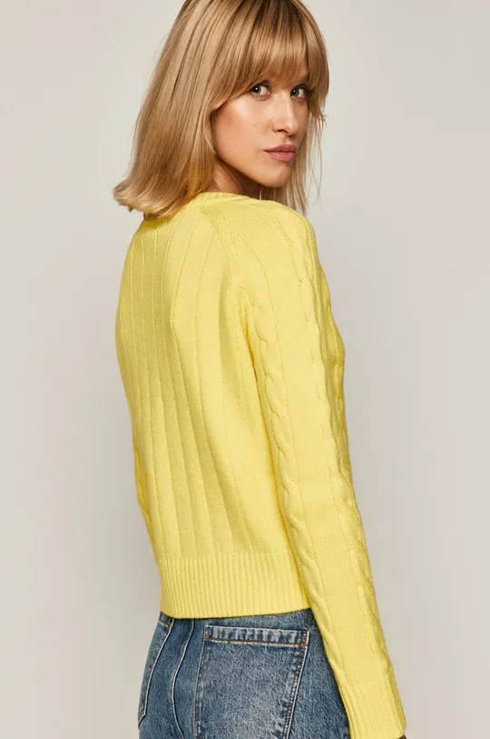 Sweter damski z warkoczowym splotem żółty 20 % Poliamid, 30 % Poliester, 50 % Wiskoza