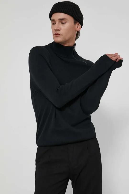 čierna Bavlnený sveter pánsky Essential Pánsky