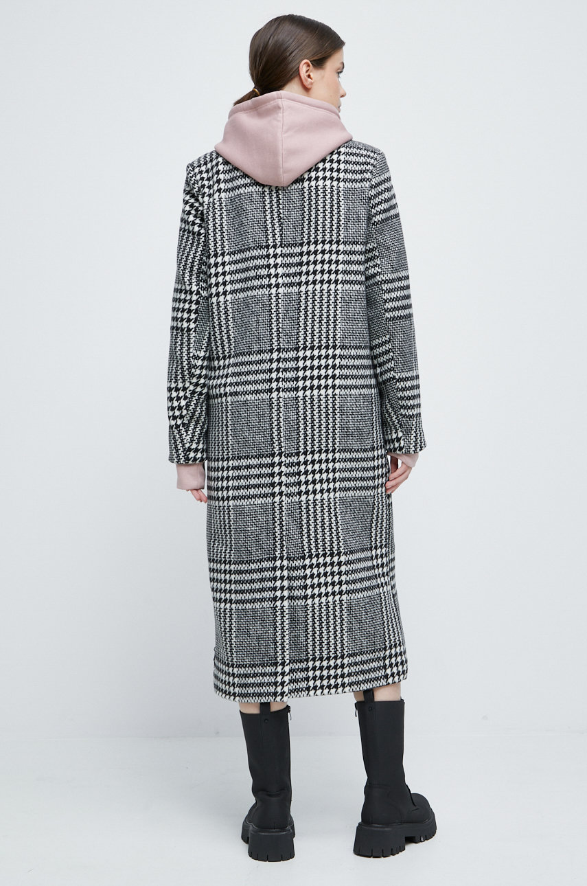 Kabát se směsi vlny Medicine  Hlavní materiál: 80% Polyester, 20% Vlna Podšívka: 100% Polyester