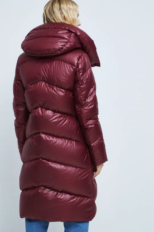 Páperový kabát dámsky zateplený bordová farba  Základná látka: 100% Polyester Podšívka: 100% Polyester Výplň: 90% Páperie, 10% Páperie