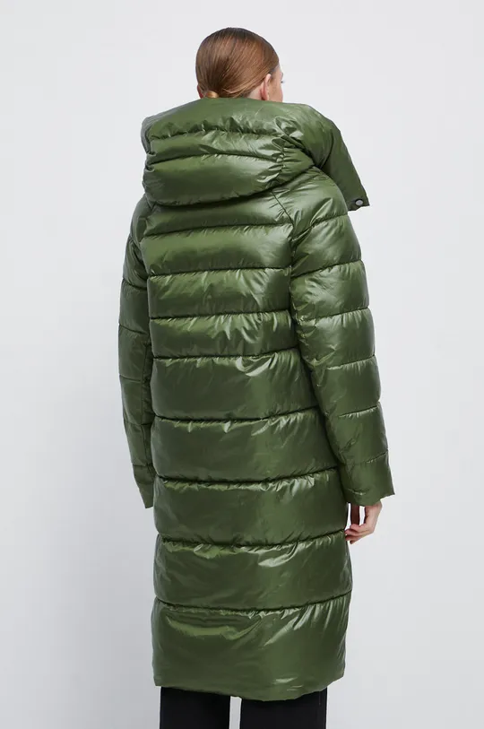 Kabát dámsky zateplený zelená farba <p> Základná látka: 100% Polyester Podšívka: 100% Polyester Výplň: 100% Polyester</p>