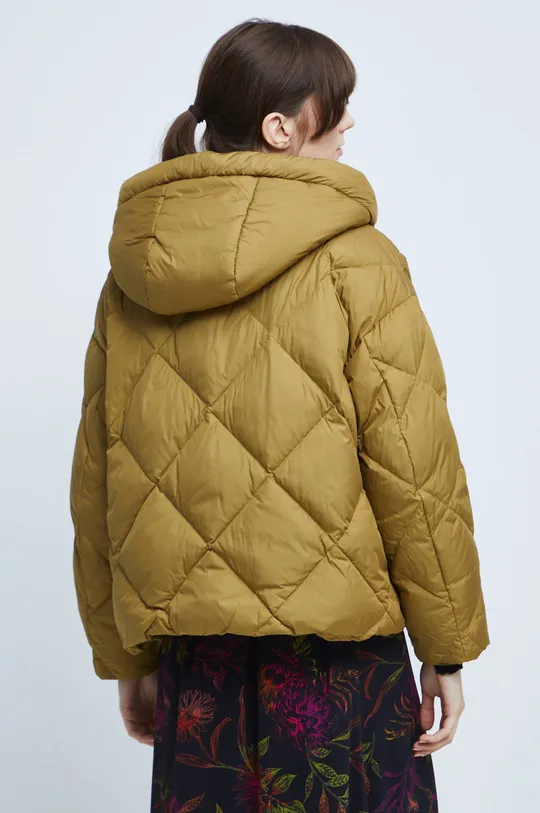 Péřová bunda dámská zateplená <p> Hlavní materiál: 100% Polyester Podšívka: 100% Polyamid Výplň: 90% Chmýří, 10% Peří Stahovák: 100% Bavlna</p>