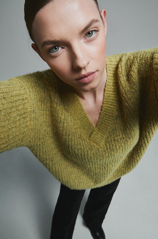 bursztynowy Sweter damski z melanżowej dzianiny kolor żółty Damski