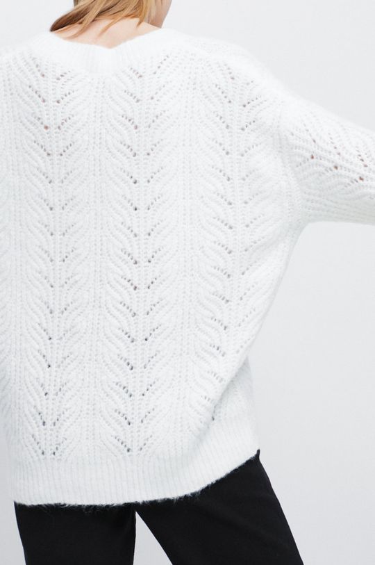 Sweter damski z efektownym splotem kolor beżowy 53 % Akryl, 27 % Poliester, 16 % Poliamid, 4 % Elastan