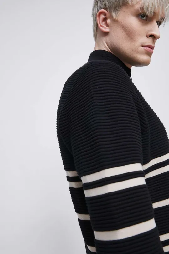 Bavlnený sveter pánsky so vzorom čierna farba Pánsky