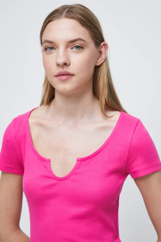 różowy T-shirt bawełniany damski prążkowany z domieszką elastanu różowy