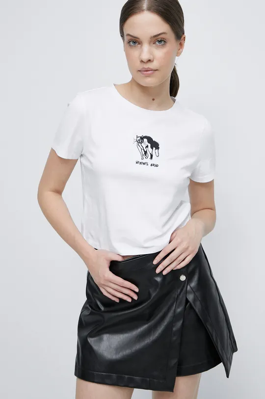 T-shirt bawełniany damski z ozdobnym haftem z domieszką elastanu biały Damski