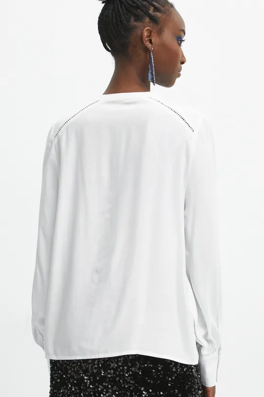 Bluzka damska z koronkowymi wstawkami kolor biały 100 % Wiskoza 
