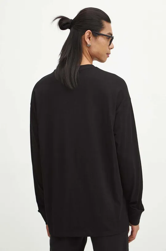 Bavlnené tričko s dlhým rukávom pánske s potlačou čierna farba <p>Hlavný materiál: 100 % Bavlna Doplnkový materiál: 98 % Bavlna, 2 % Elastan</p>