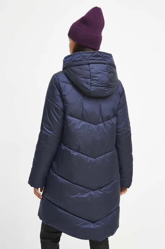 Kabát dámský prošívaný tmavomodrá barva <p>Hlavní materiál: 100 % Polyamid Podšívka: 100 % Polyester Výplň: 100 % Polyester</p>