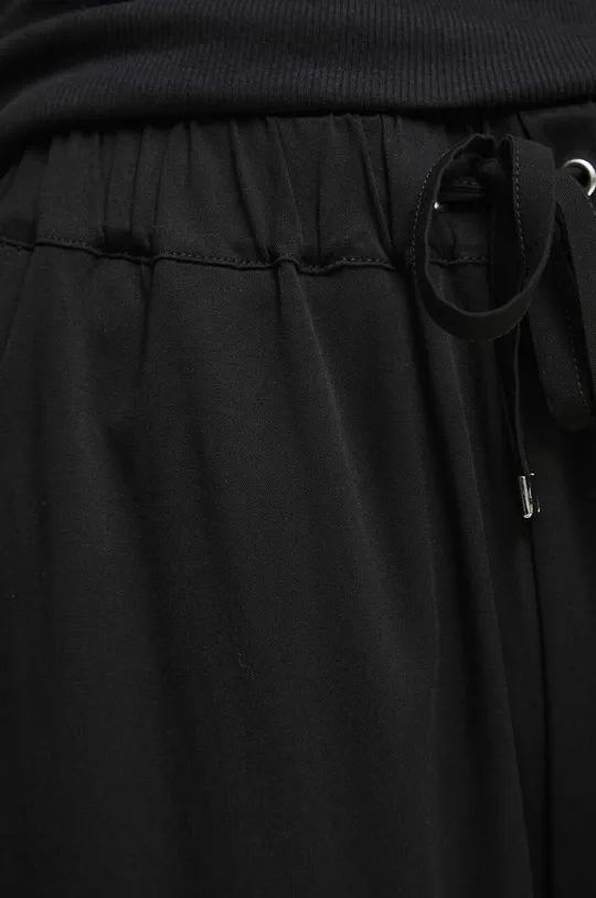 czarny Spodnie damskie w fasonie loose kolor czarny