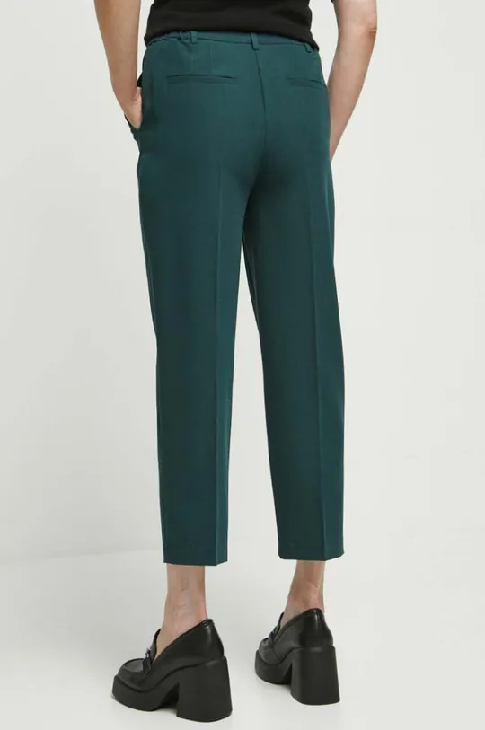 Kalhoty dámské zelená barva <p>Hlavní materiál: 74 % Polyester, 21 % Viskóza, 5 % Elastan Podšívka: 100 % Polyester</p>