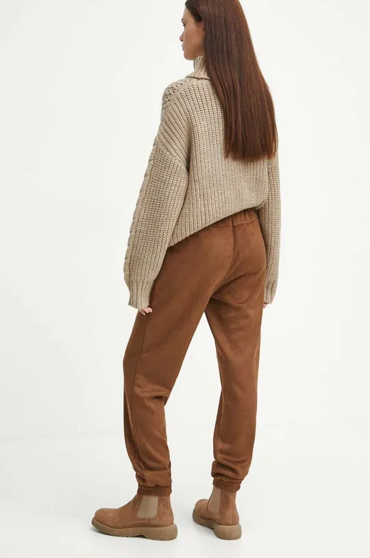 Spodnie dresowe damskie z imitacji zamszu kolor brązowy 96 % Poliester, 4 % Elastan