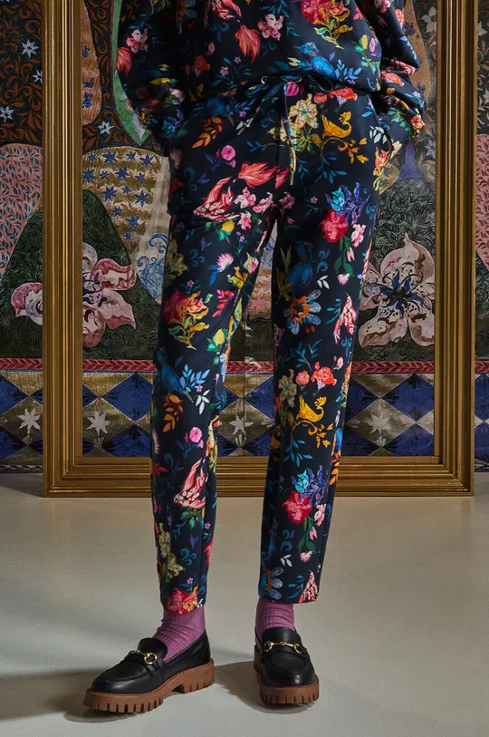 granatowy Spodnie dresowe damskie z kolekcji Medicine x Veronika Blyzniuchenko kolor granatowy Damski