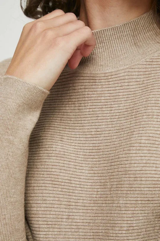 Sweter damski prążkowany kolor beżowy Damski