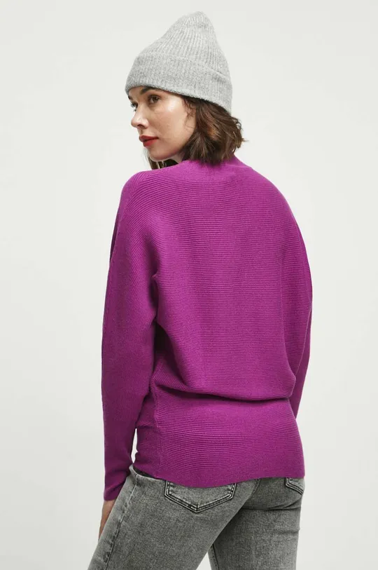 Sweter damski prążkowany kolor fioletowy <p>Sweter w kolorze zielonym, czarnym, beżowym, czerwonym: 50 % Wiskoza, 26 % Poliamid, 24 % Poliester Sweter w kolorze fioletowym: 47 % Wiskoza, 30 % Poliester, 23 % Poliamid</p>