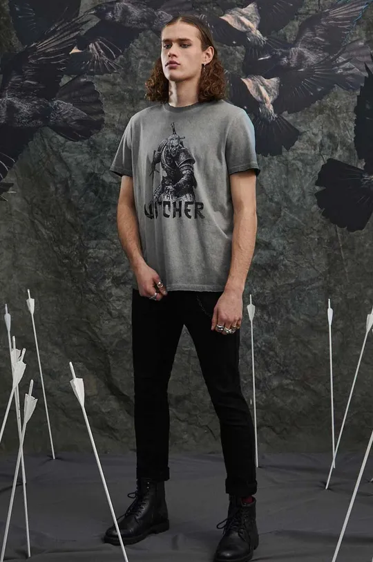 Bavlnené tričko pánske z kolekcie The Witcher x Medicine šedá farba <p>100 % Bavlna</p>