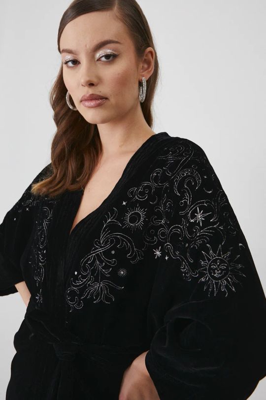 Kimono damskie z ozdobnym haftem z paskiem kolor czarny czarny RW24.KZDA00