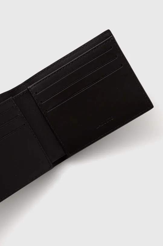 Lacoste usnjena denarnica Glavni material: 100 % Naravno usnje Podloga: 100 % Poliamid