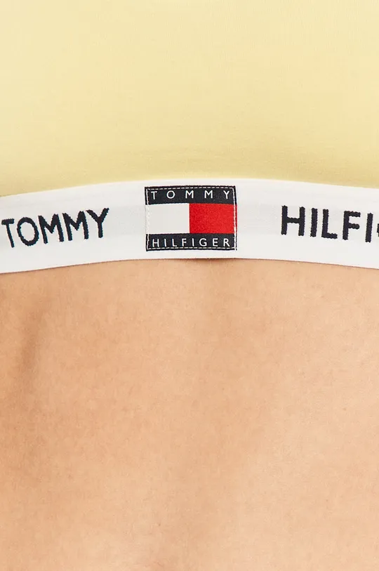 Tommy Hilfiger športni modrček  Glavni material: 90% Bombaž, 10% Elastan Obroba: 40% Bombaž, 11% Elastan, 49% Poliester