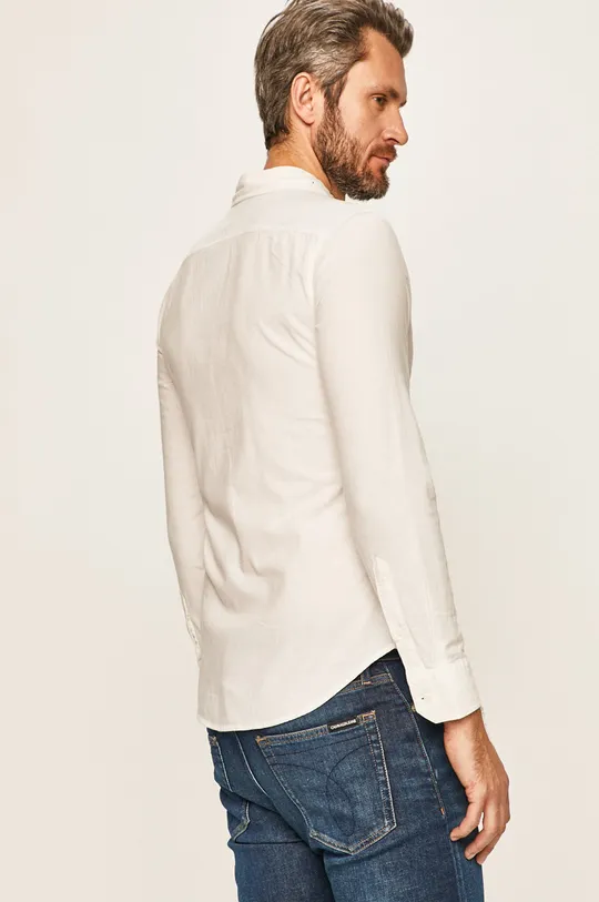 bela Levi's srajca