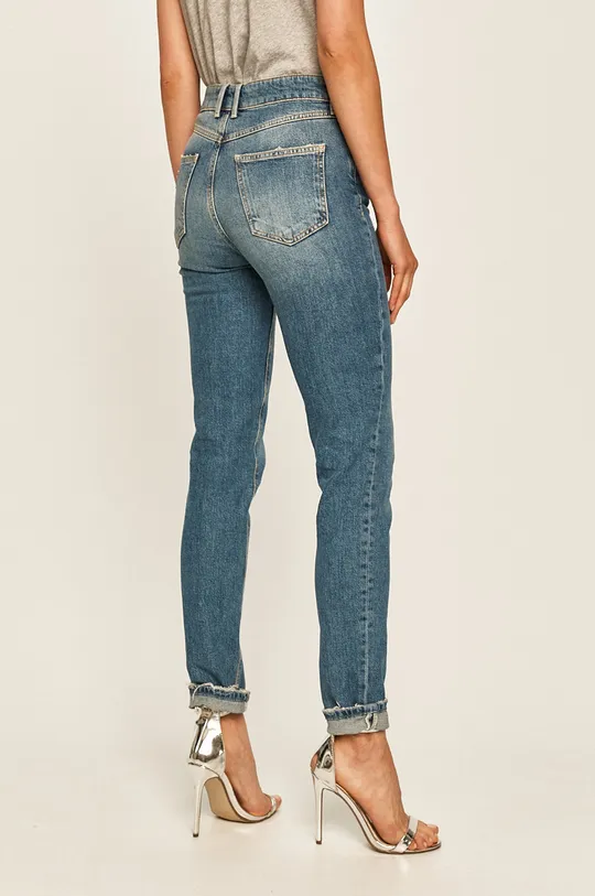 Guess Jeans - Farmer 1981  Jelentős anyag: 99% pamut, 1% elasztán Zseb beles: 20% pamut, 80% poliészter
