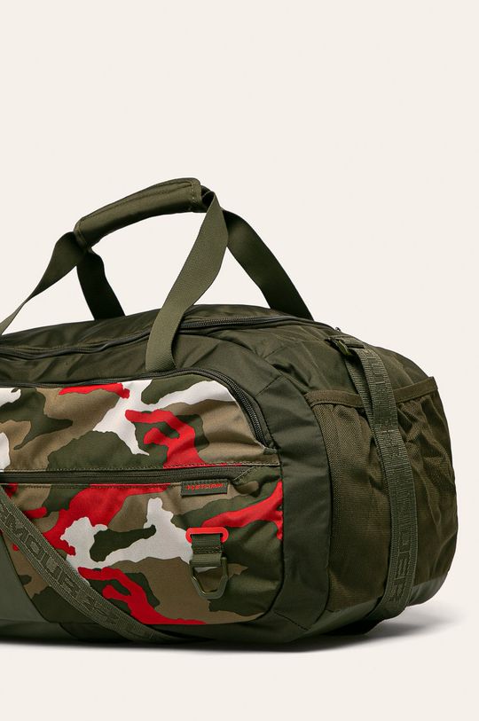 Športová taška Under Armour <p> 
Základná látka: 60% Polyester, 40% Polyuretán</p>