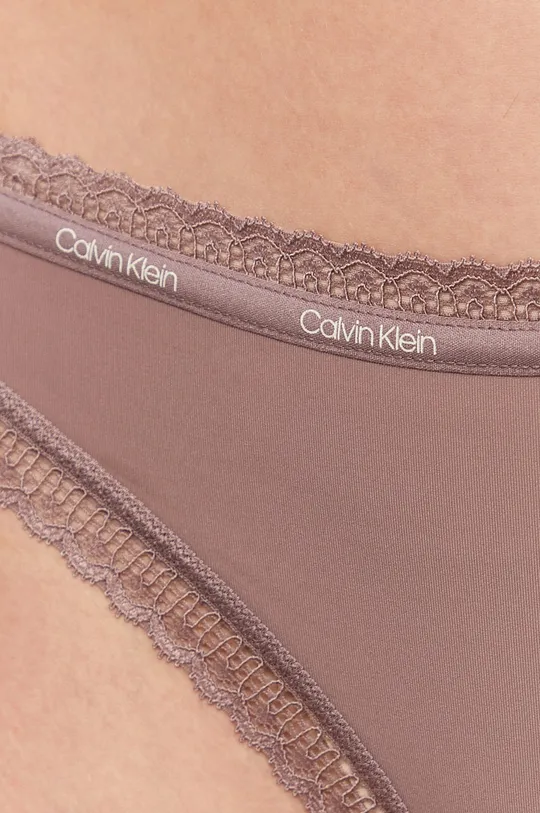 Calvin Klein Underwear tanga  Bélés: 100% pamut Jelentős anyag: 15% elasztán, 85% nejlon Kikészítés: 37% elasztán, 63% nejlon