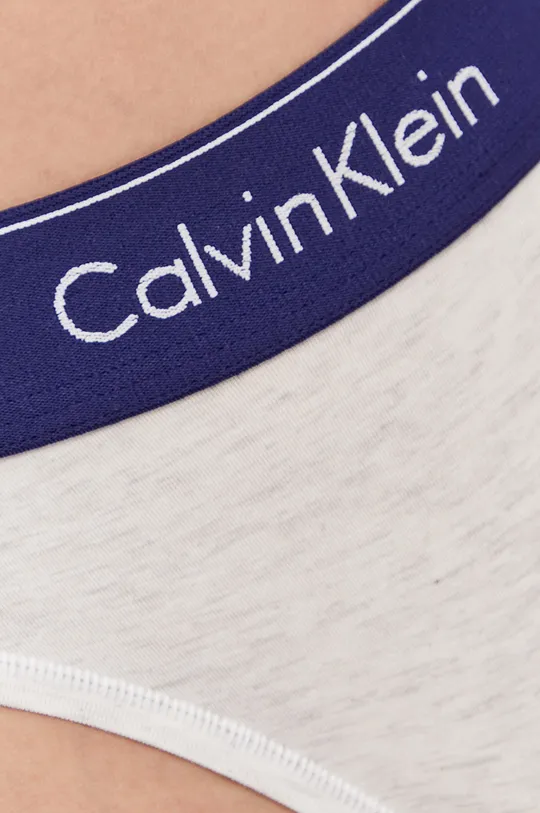 Tangá Calvin Klein Underwear  Základná látka: 53% Bavlna, 12% Elastan, 35% Modal Prvky: 100% Bavlna