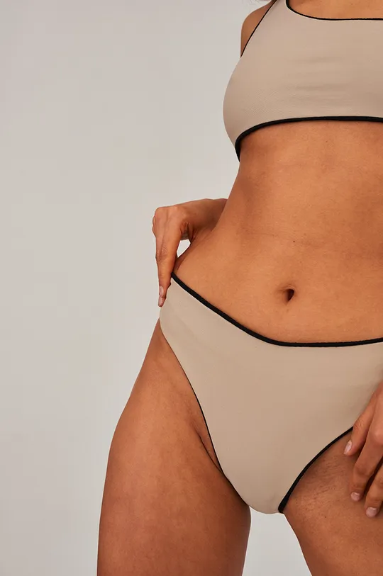 Undress Code bikini alsó  Bélés: 18% elasztán, 82% Újrahasznosított poliamid Jelentős anyag: 20% elasztán, 80% poliamid