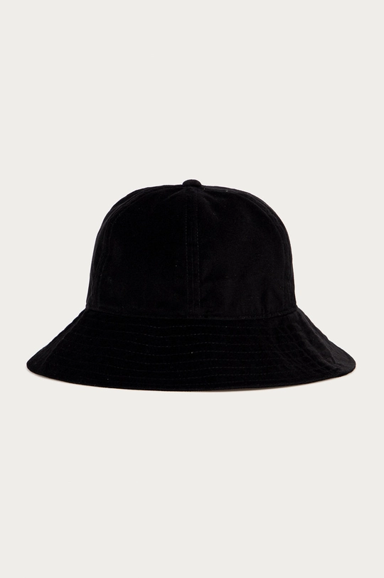 black Vans hat