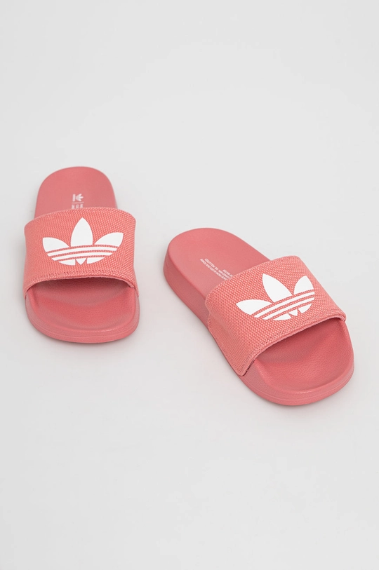 Шлепанцы adidas Originals Adilette фиолетовой