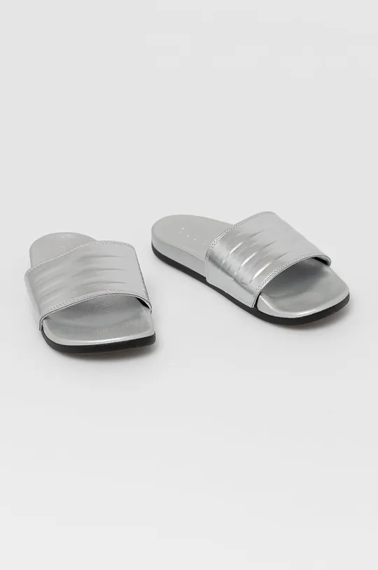 Шльопанці adidas срібний