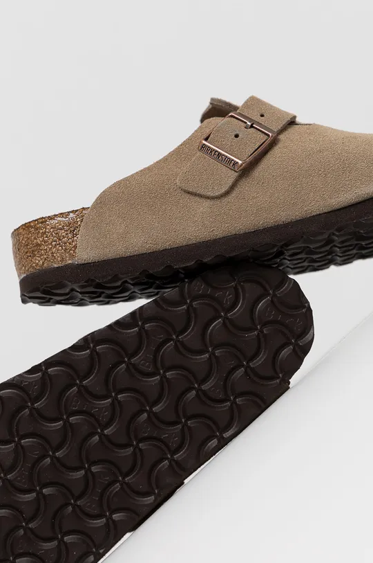 Birkenstock leather sliders  Uppers: Suede Inside: Suede Outsole: Synthetic material