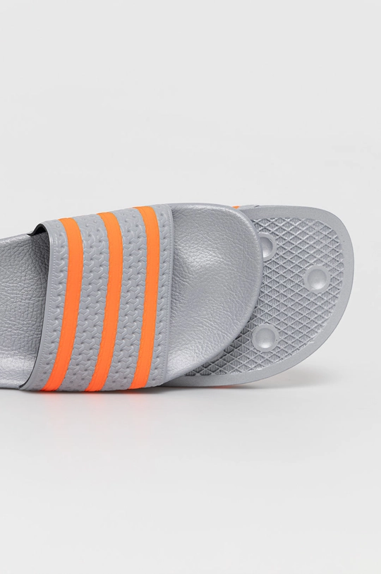 Шлепанцы adidas Originals Adilette  Голенище: Синтетический материал Внутренняя часть: Синтетический материал, Текстильный материал Подошва: Синтетический материал